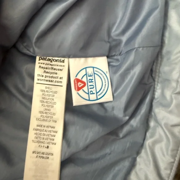Patagonia Women's Baby Blue Quilted Jacket - Picture 7 of 11
